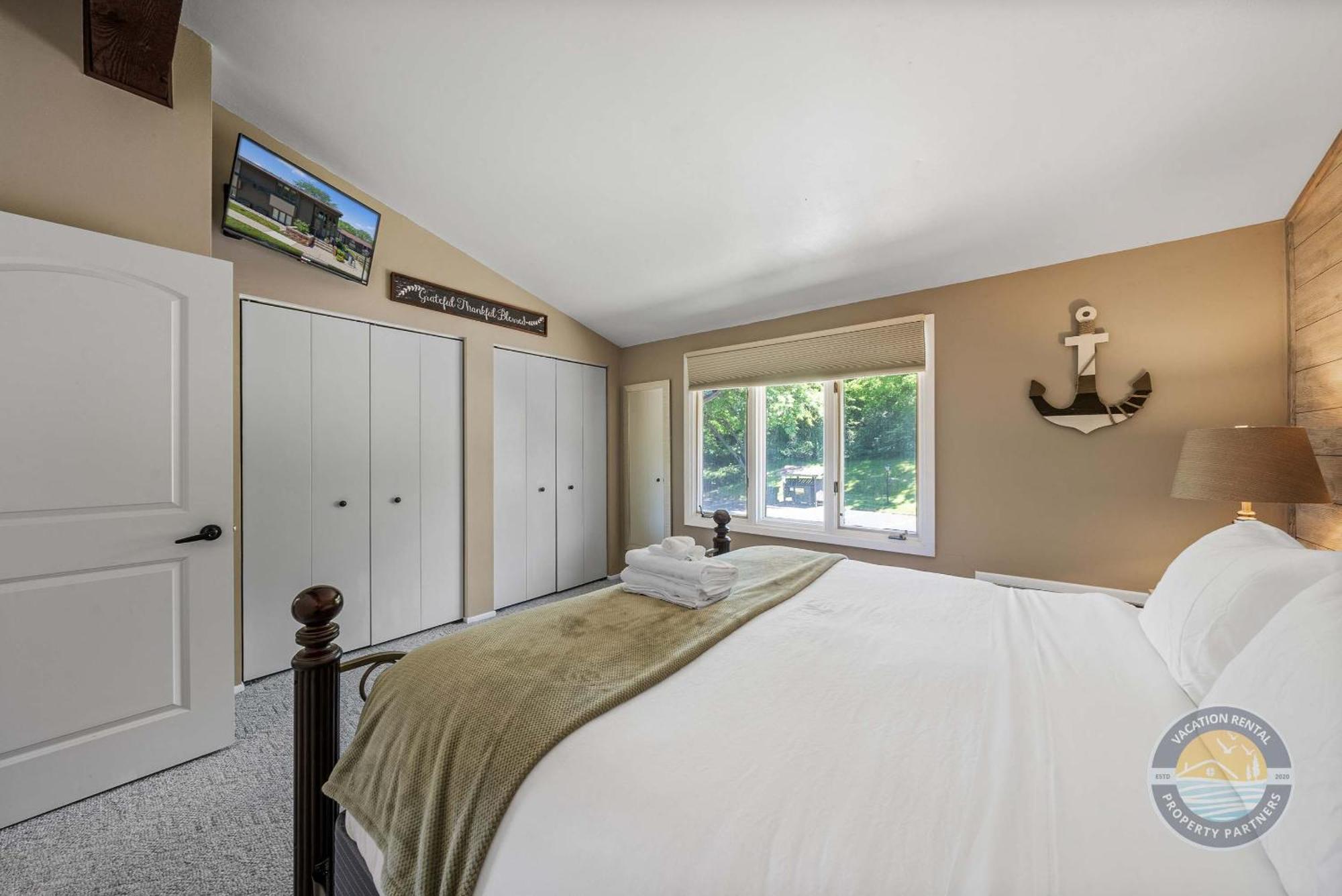 New Lake Como Condo With Lake Views Lake Geneva Exteriör bild