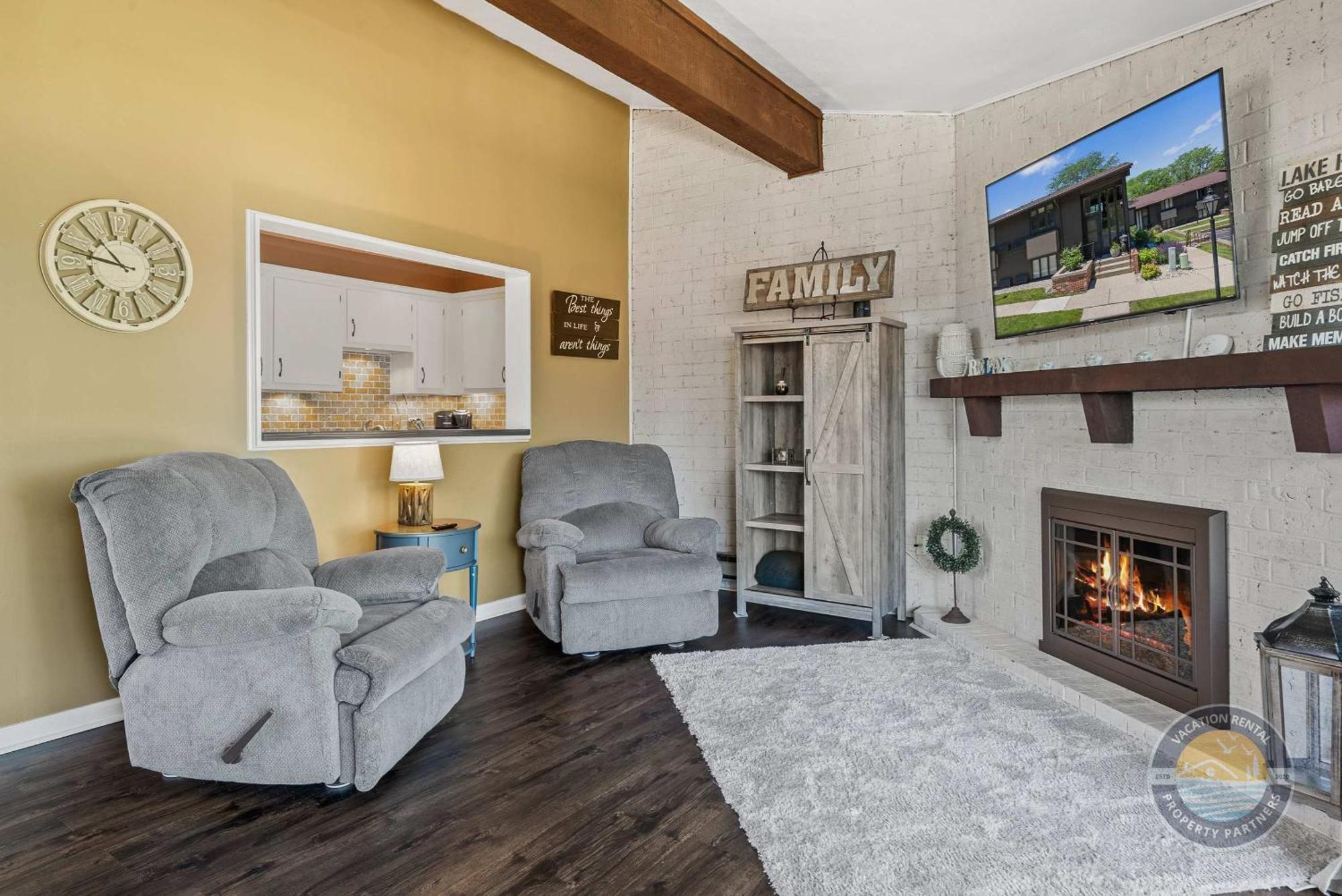 New Lake Como Condo With Lake Views Lake Geneva Exteriör bild