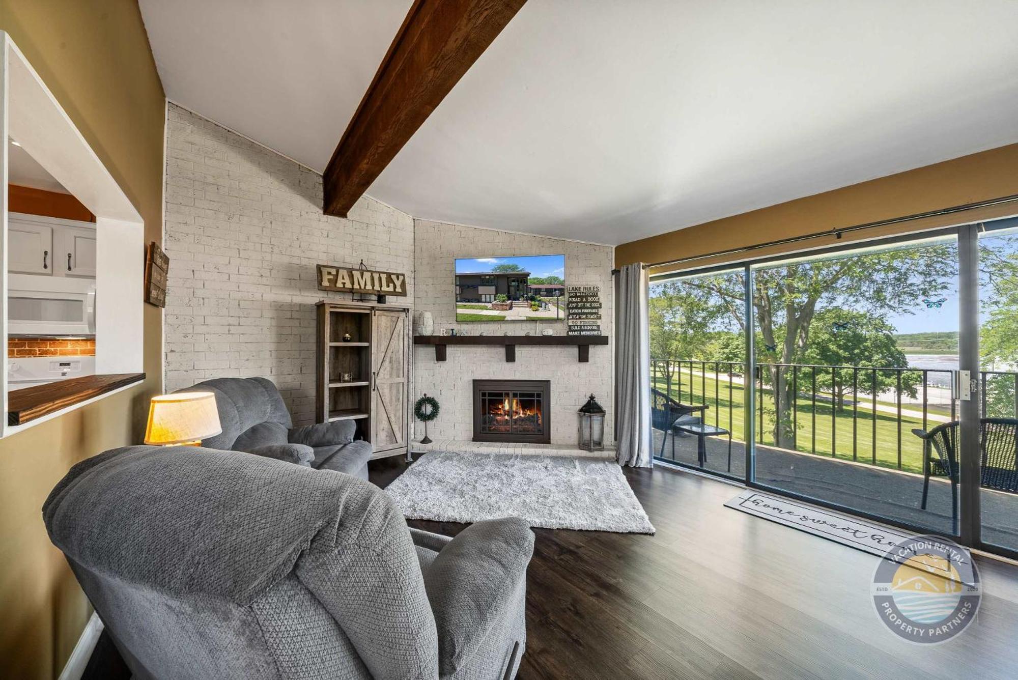 New Lake Como Condo With Lake Views Lake Geneva Exteriör bild